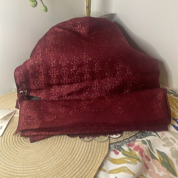 BNWT: Tory Burch scarf metallic burgundy. - Picture 3 of 14